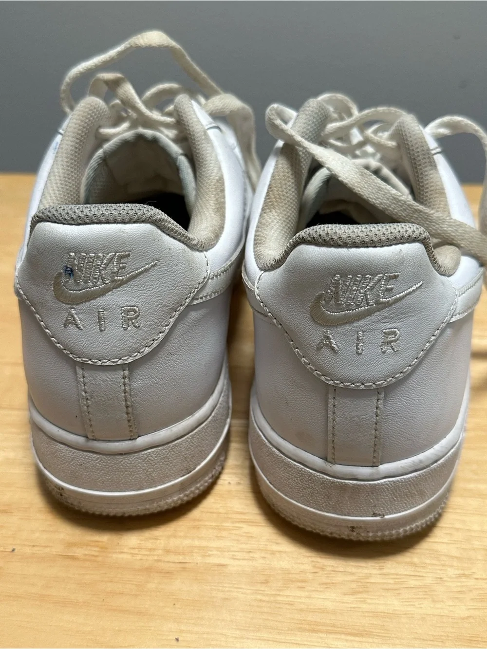 Men’s Nike Air Force AF1 Size 9.5 Swoosh Leather Shoe Sneaker Triple White Low